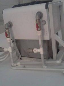 Corp de încălzire cu ventilator montat într-o seră